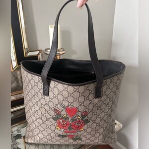 EUC Gucci Supreme Rose tattoo large tote. With separate COA. And Posh COA